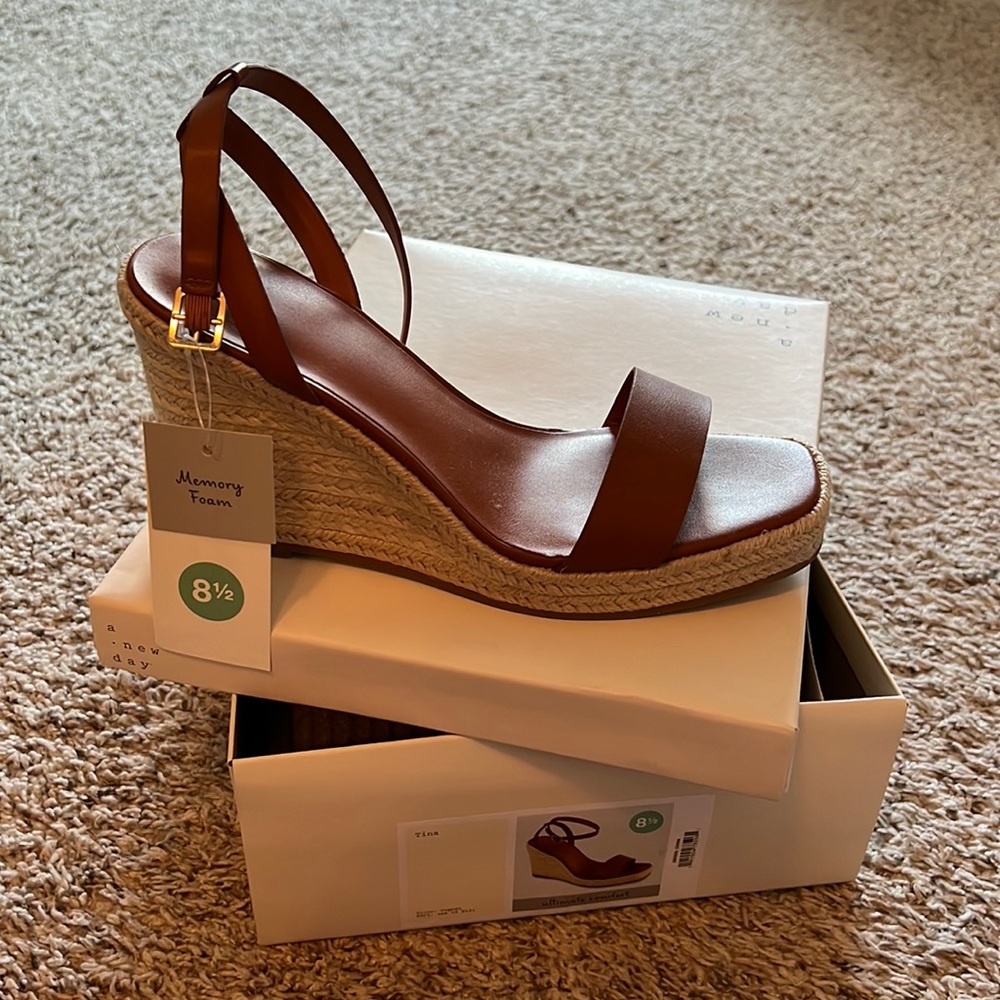 *BRAND NEW* comfort wedges